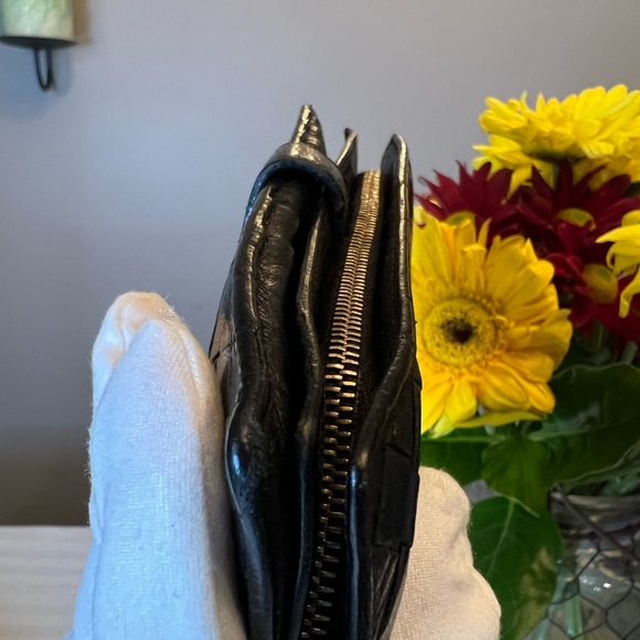 BOTTEGA VENETA Intrecciato Black Kisslock Wallet with Zipper Compartment - Picture 5 of 16
